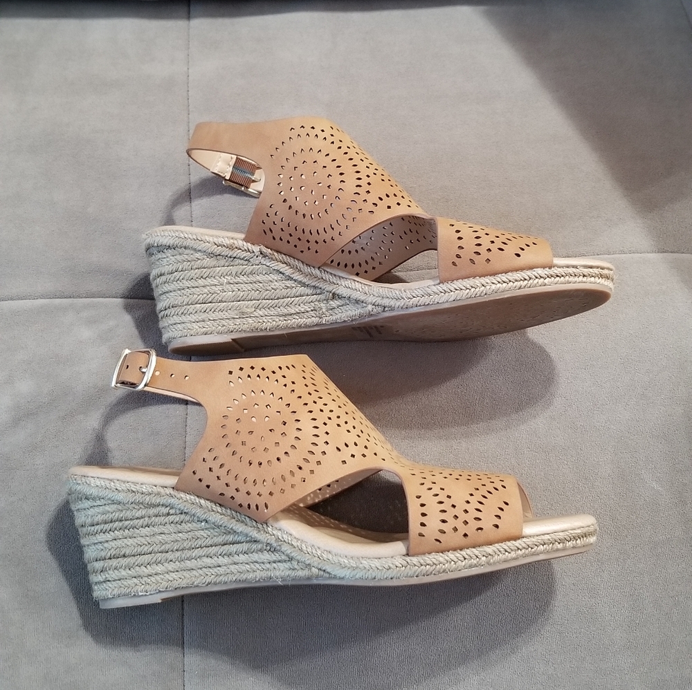 Xoxo wedge sandal